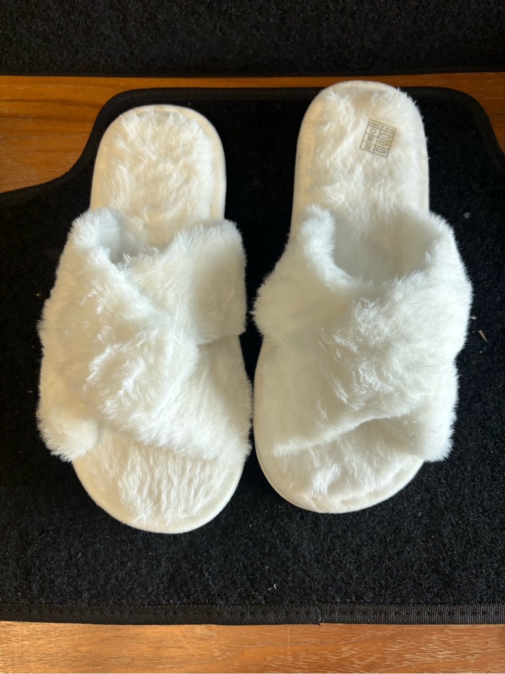 Cozy White Faux Fur Slide Slippers Size 9.5-10 NWOT 🤍